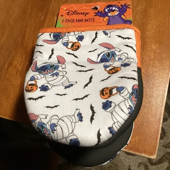 Disney Set of 2 Kitchen Towels and 2 Mini Mitts Bundle New - Picture 5 of 9